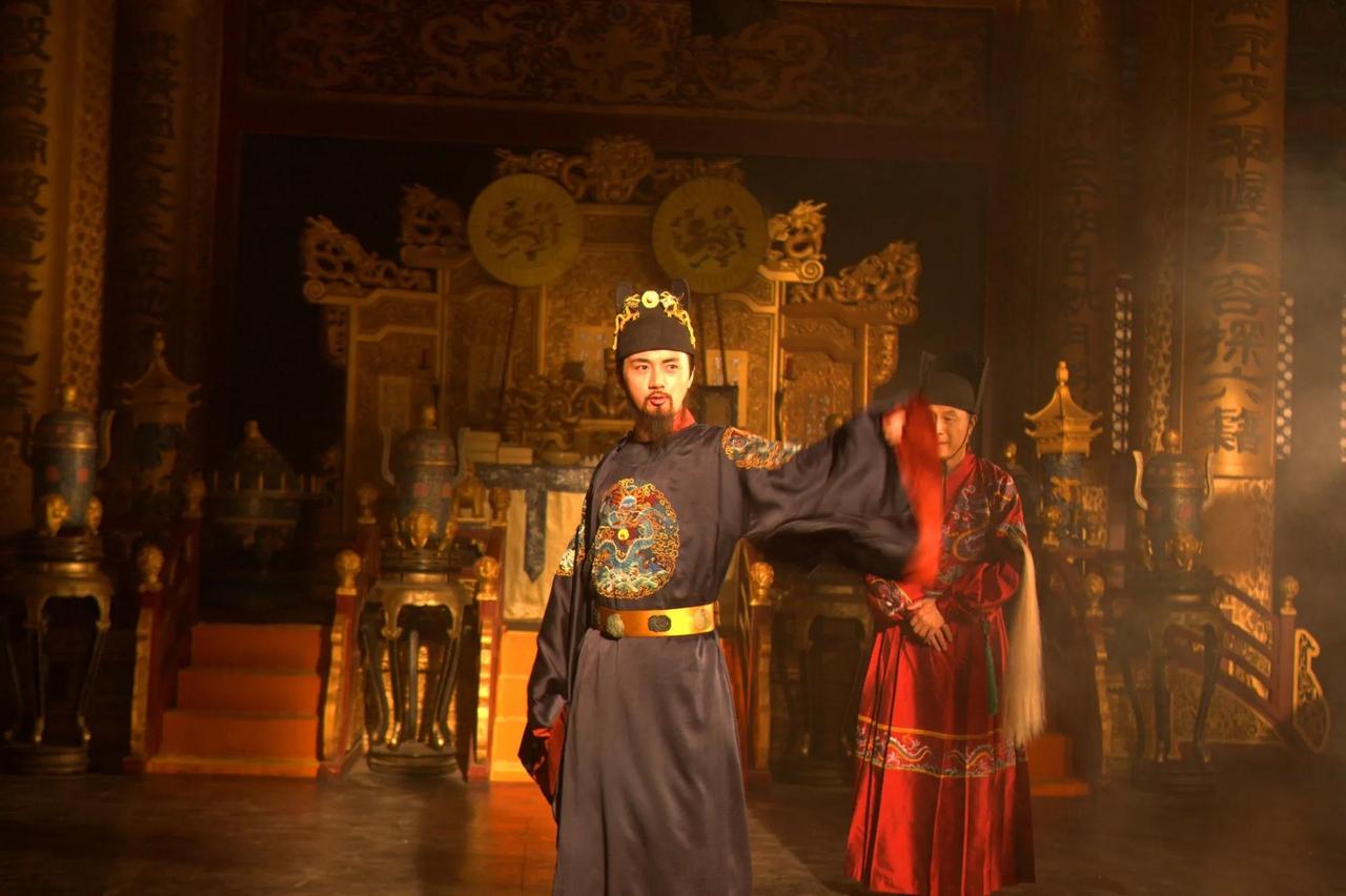 今日话题：崇祯为何自杀都不选择逃跑？？？网友甲：崇祯不是殉国，崇祯是想逃跑的