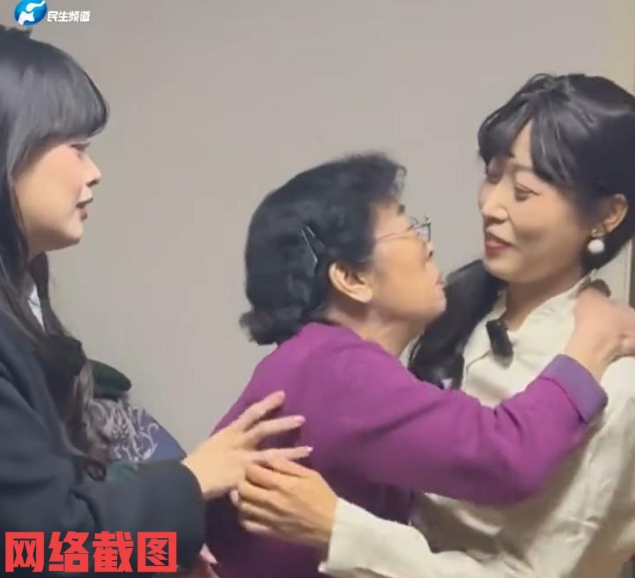 浙江有名姥姥生病记忆力不行了。有女孩为让姥姥能够记起什么点，她想出把自己妈妈