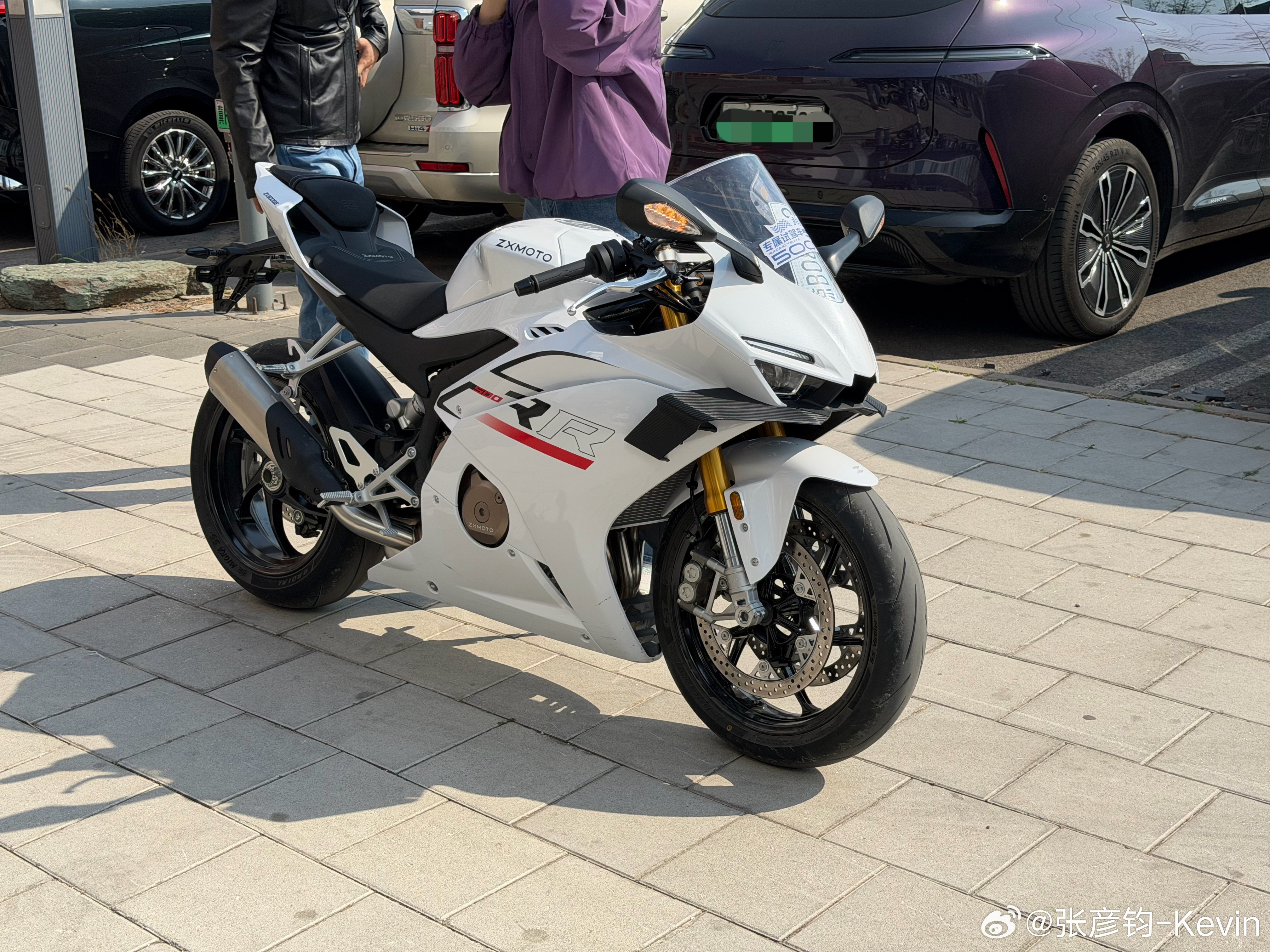 我这人好奇心太重，没忍住又去看了看张雪，试了试图里这车，虽然我也不知道叫什么，但