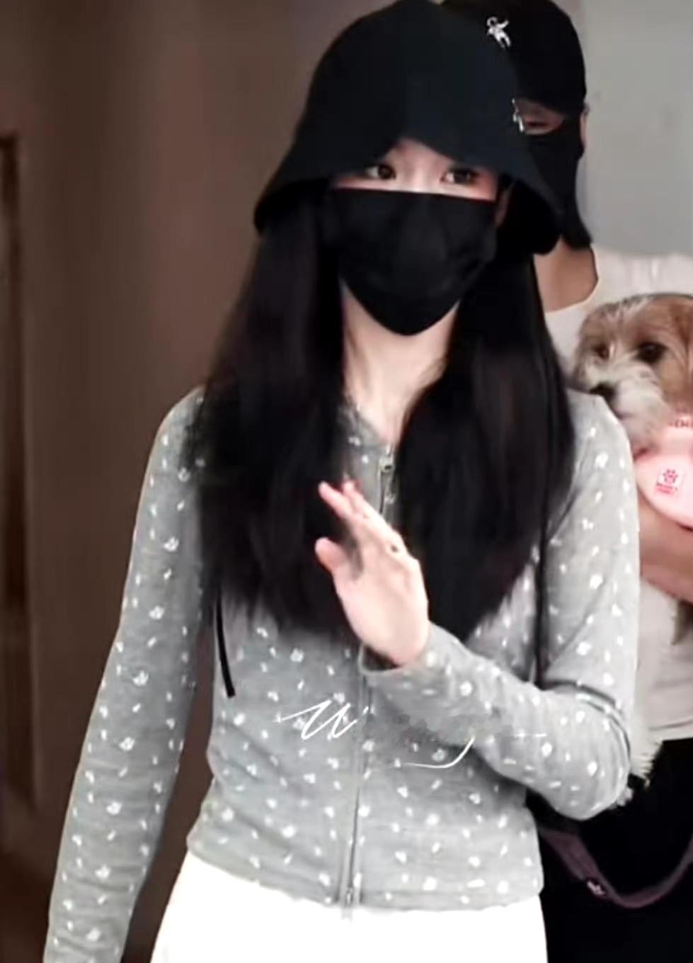 卢昱晓苏落薇眼妆出圈！低饱和古典小烟熏把隐忍故事感焊在眉眼上