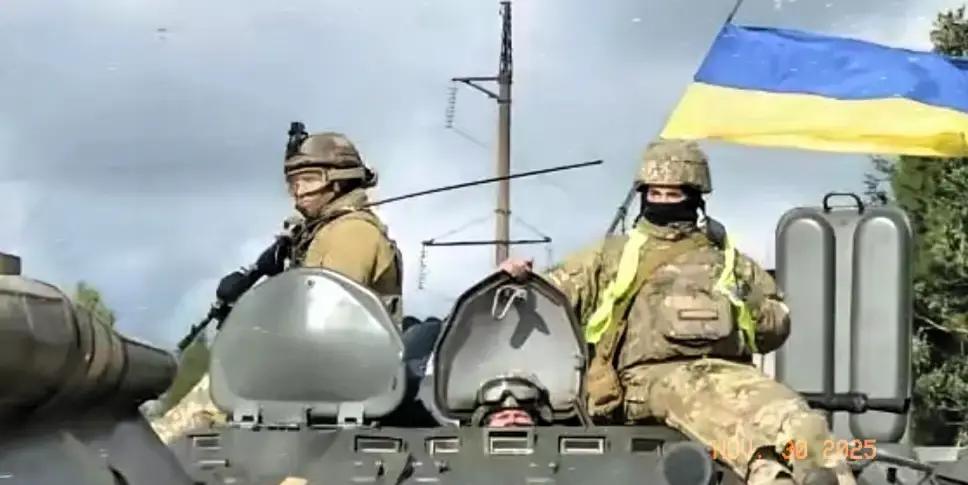 快讯！快讯！炸城能让灯灭，但炸不掉乌克兰的“血管”，这点俄罗斯终于认账。电网一