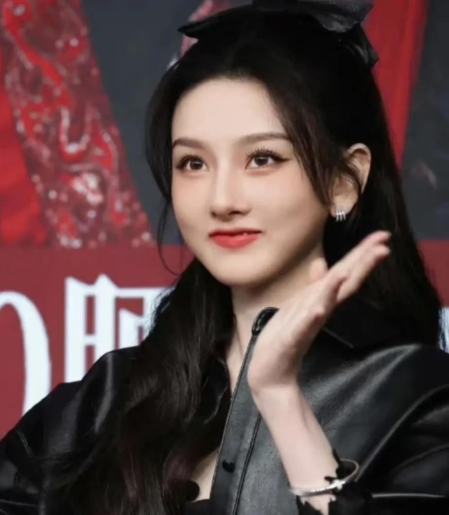 宋祖儿回归娱乐圈最紧张的不是赵露思也不是虞书欣，而是童星出道的杨紫杨紫最近