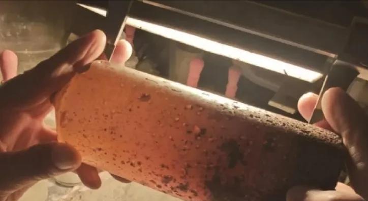 乌媒热议中国军用激光器的晶体7月26日，乌克兰独通社报道，中国承认已研制出可用