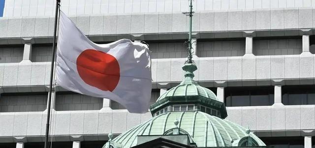 日本未来一定会彻底倒向东方，因为日本现在考虑的不是什么时候崛起的问题，而是如果没