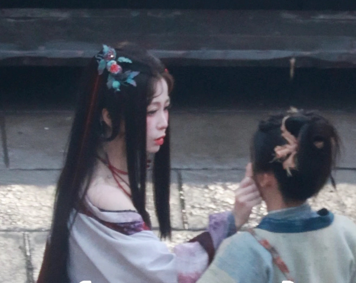 虞书欣捏我脸！