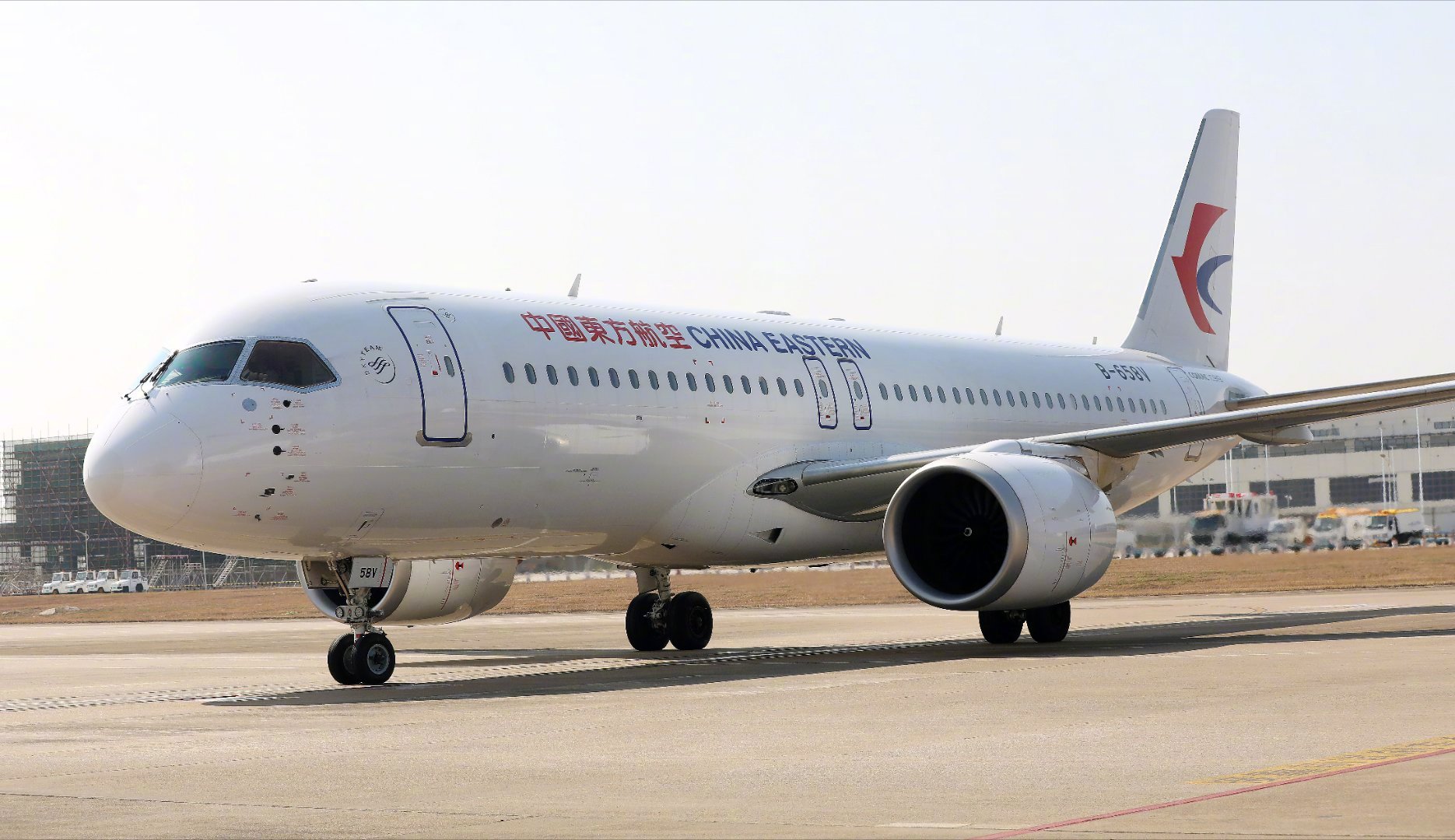 航空君航空科普2026年2月2日上午，国产大飞机C919平稳降落在珠海机场跑道