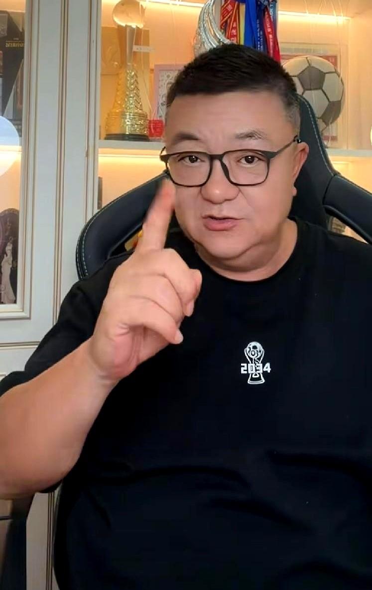 董路这招，真狠。他说中国足球如果明智，就该干一件事。把这届世界杯所有丢球的录