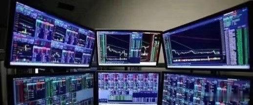 10家锂电巨头生死局：谁在垄断，谁在掉队？1.宁德时代：市值2.03万亿
