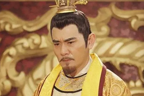 707年，太子李重俊谋反，忙于逃命的上官婉儿神色慌张的冲进唐中宗李显寝宫，唐中宗