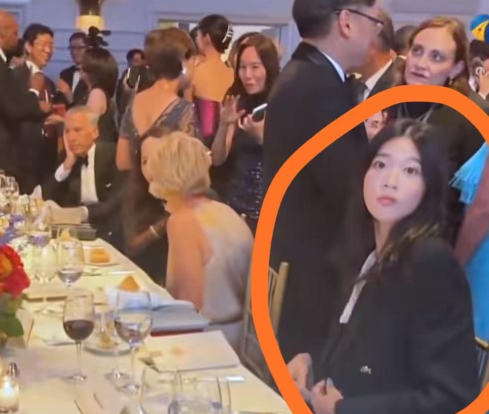 三星掌门人李在镕，最爱的还是长公主呀！这不，纽约的大佬云集的活动，他是亲自带上