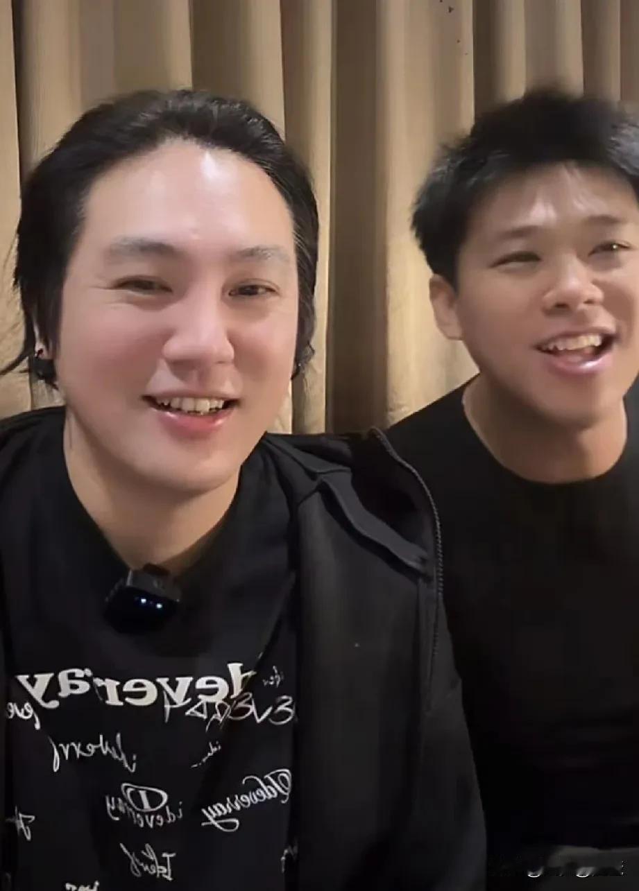 建国和葛斯齐又合体开播了！网友问:具俊晔是不是把遗产转给大S两个孩子了？建国