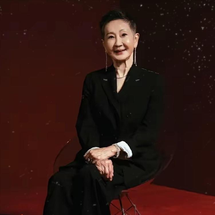 75岁的施南生走了，她不是死于意外，也不是死于高龄，而是死于我们谁都难以躲过的疾