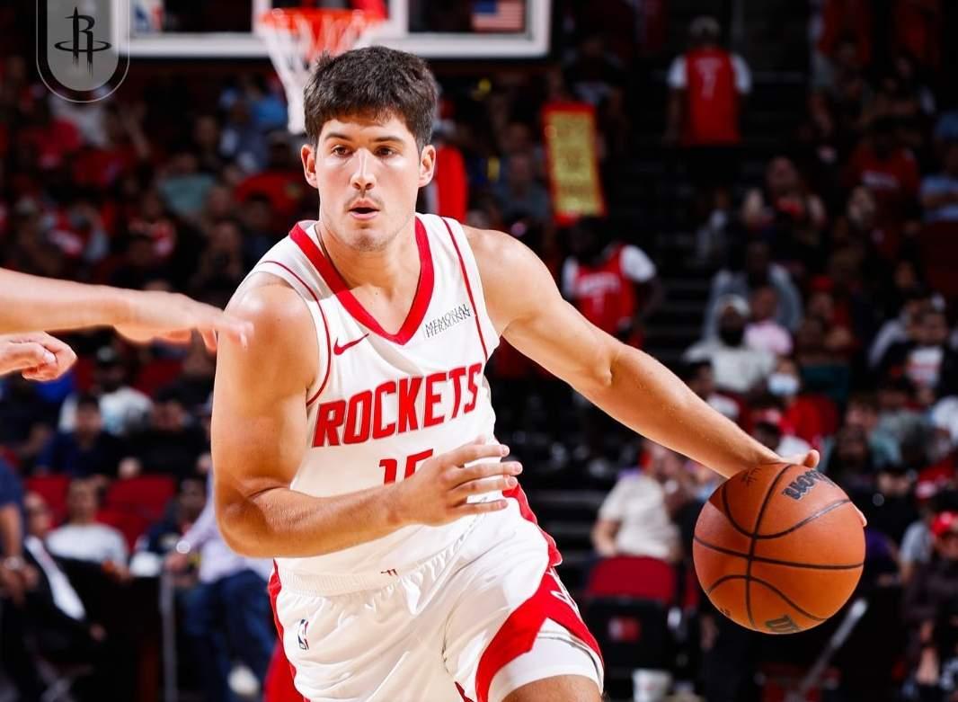 谢泼德现在真不具备首发的实力火箭战胜老鹰，谢泼德替补上场砍下13分4篮板4助