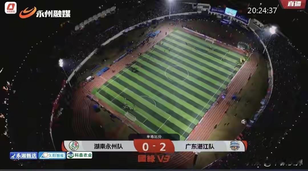 首届CMG群众足球邀请赛决赛是两支南派足球队的决战。很显然上半场永州队被湛江连进