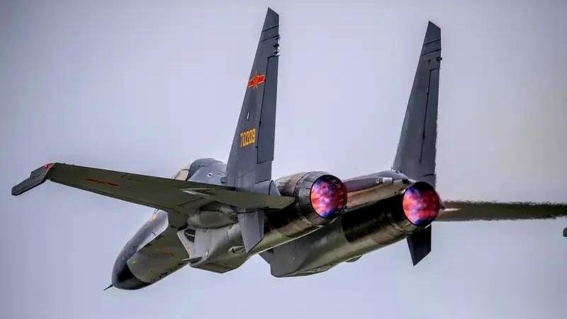 你知道以前最扎心的是什么吗？是我们的飞机，用着别人的发动机。飞几百个小时就得趴