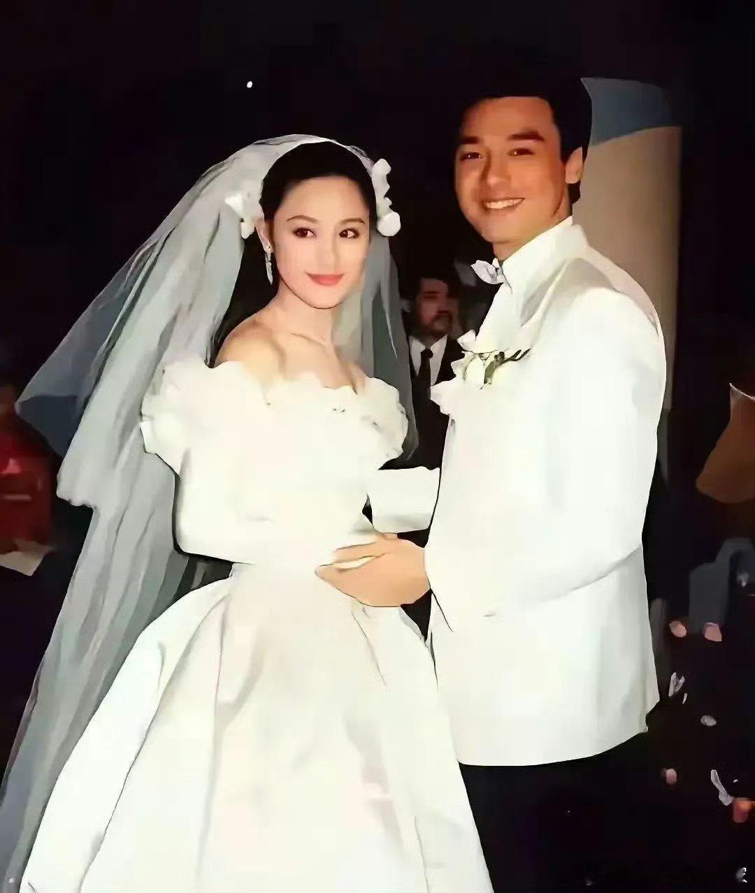 看到章小蕙1988年的婚纱照，瞬间明白钟镇涛当年为什么对她一见钟情了！​​​