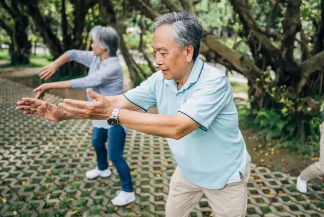 过了70岁的老年人, 宁可在家不运动, 也不要在这几种状态下去锻炼