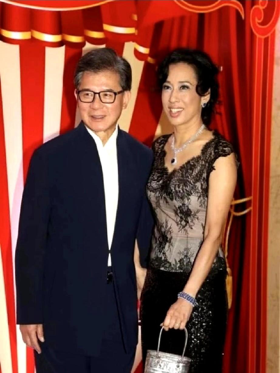 罗康瑞60岁抛妻弃子娶朱玲玲，不是为了面子，也不是一时冲动。年轻时朱玲玲被霍震霆