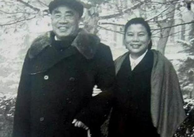 1934年春，红军即将开始长征时，朱德夫人康克清突然发现，原先在朱德身边