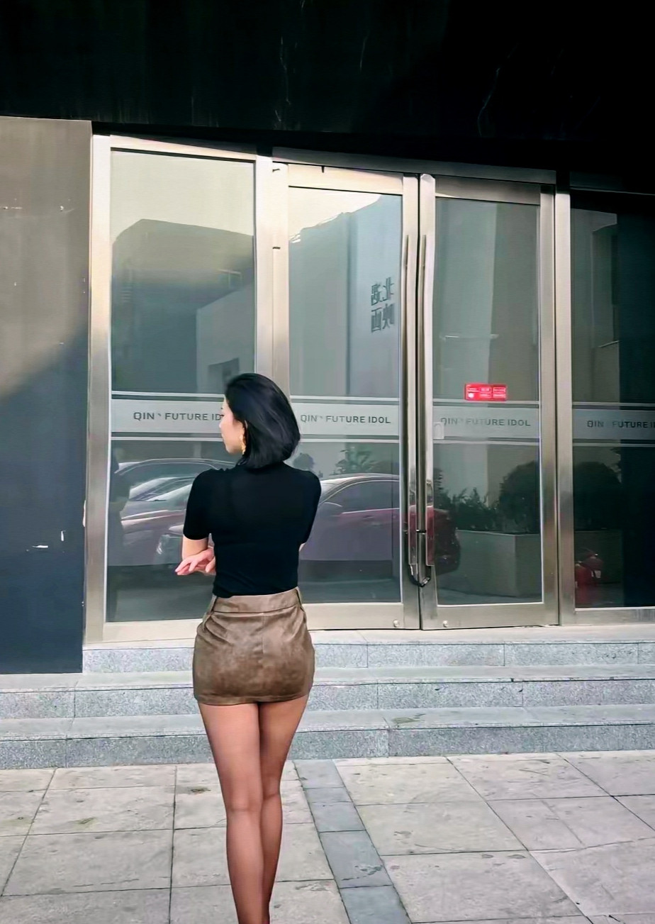 咖色丝袜很有魅力(๑>؂