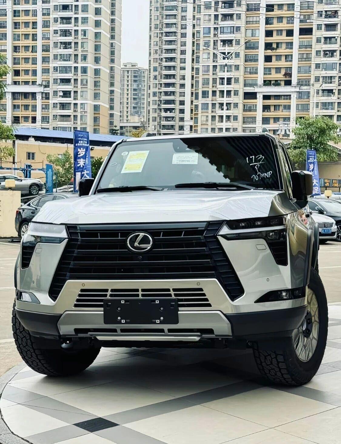 一开售，越野圈都沉默了雷克萨斯GX550h。全新GX550h，把陆巡的魂装进雷克