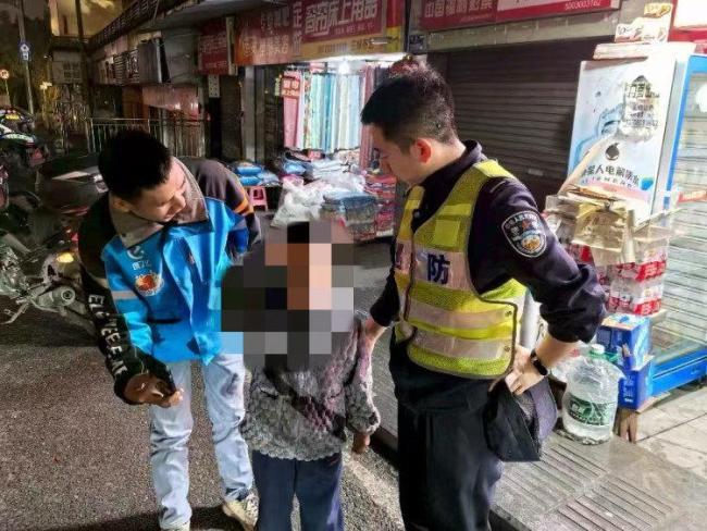 重庆宝妈带俩娃逛街，接连丢两娃！全网揪心：这经历太真实了！（个人观点仅供参考