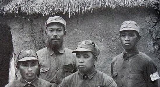 1948年旅长正在研究作战计划，突然接到调令：去二兵团担任副司令。很多网友