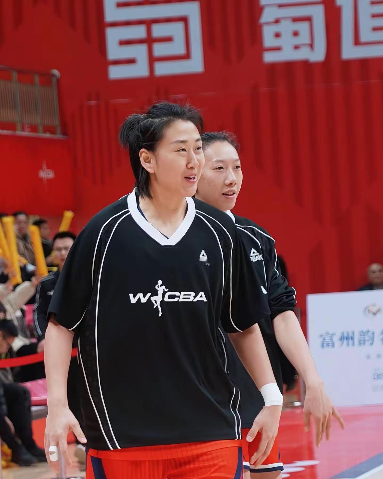 四川女篮本赛季展现出来的两大短板即主教练对队员的使用效率和球员的三分球命中率