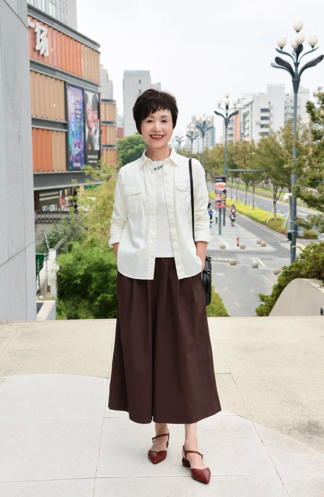 63岁博主早春穿搭｜大龄女性也能优雅出圈✨真的被这位63岁博主：虎外婆的这套