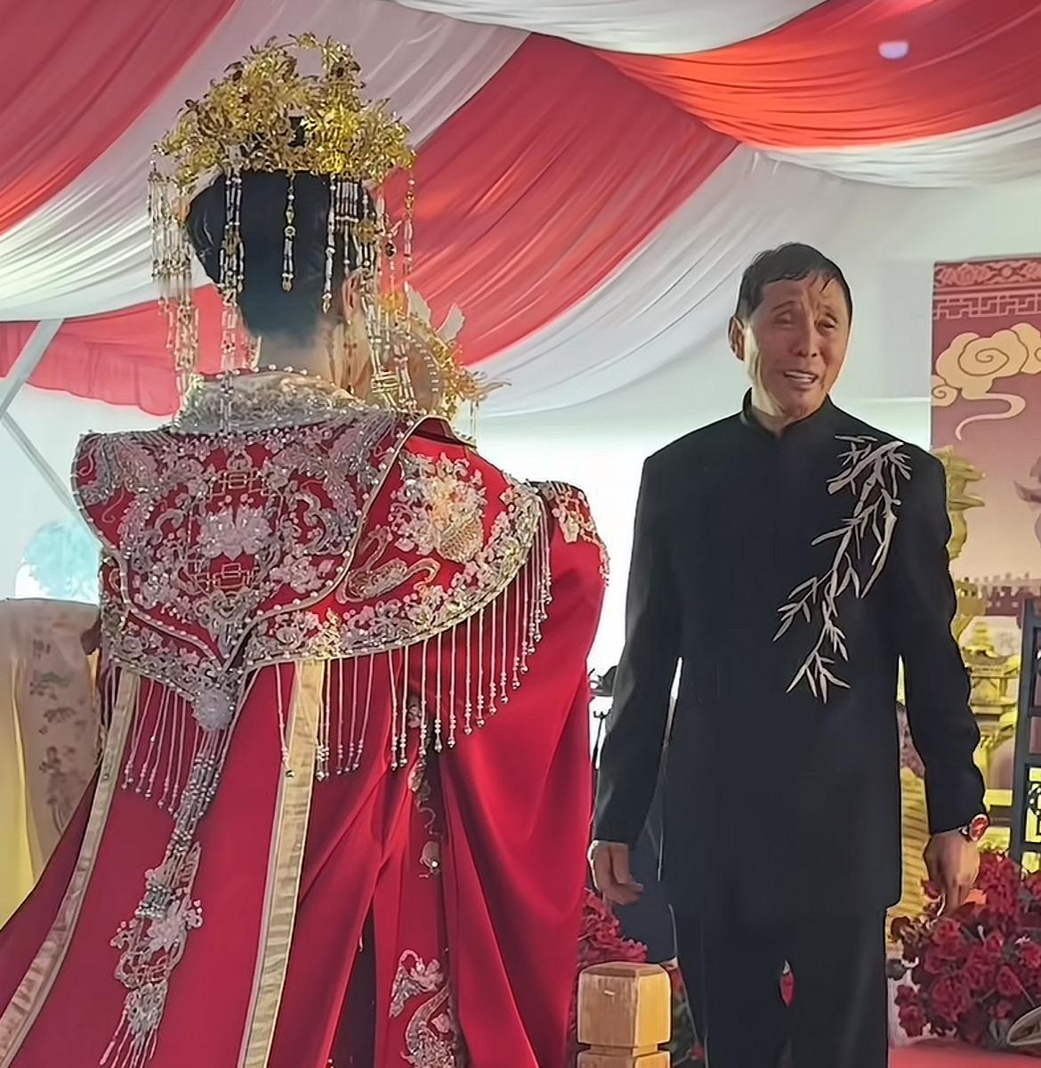 臧天朔兄弟“亮灯二哥”大婚！着实让人大开眼界，这真的是为了结婚，女方小他最少30