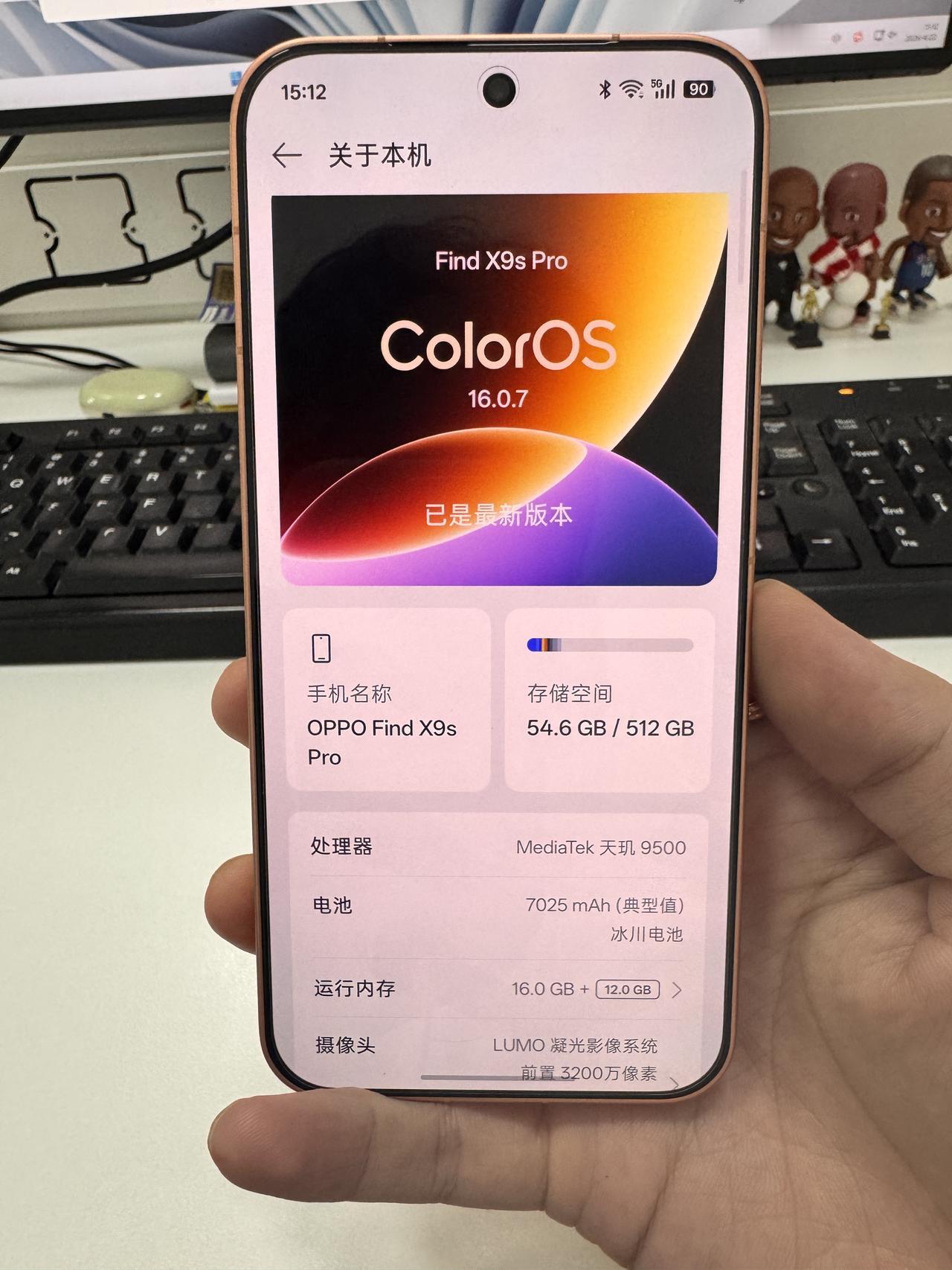 FindX9sPro拿到手了，摄像头模组外圈加多了一层透明的模块，搭配这橙色