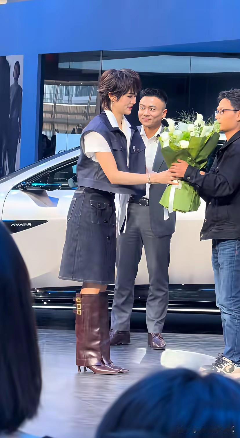 不怪那么多人想娶她，确实漂亮！