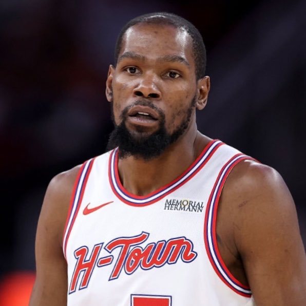 本赛季，在NBA历史上所有37岁及以上球员中，杜兰特以少于10次罚球出手拿下30