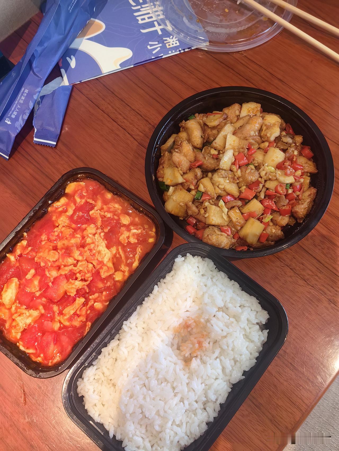 不知道为什么，每次来北京出差，还是喜欢吃湘菜。按味道来说，川菜的味道似乎更好吃。