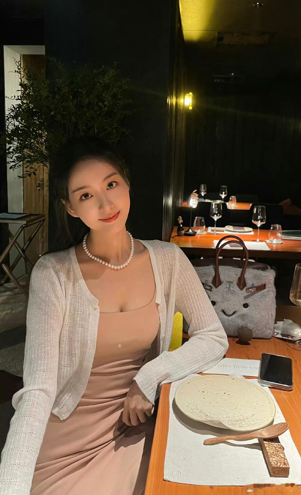 真正能治愈自己、稳住生活的，从来不是外界的馈赠，而是“自洽、自省、自驱”这三种内