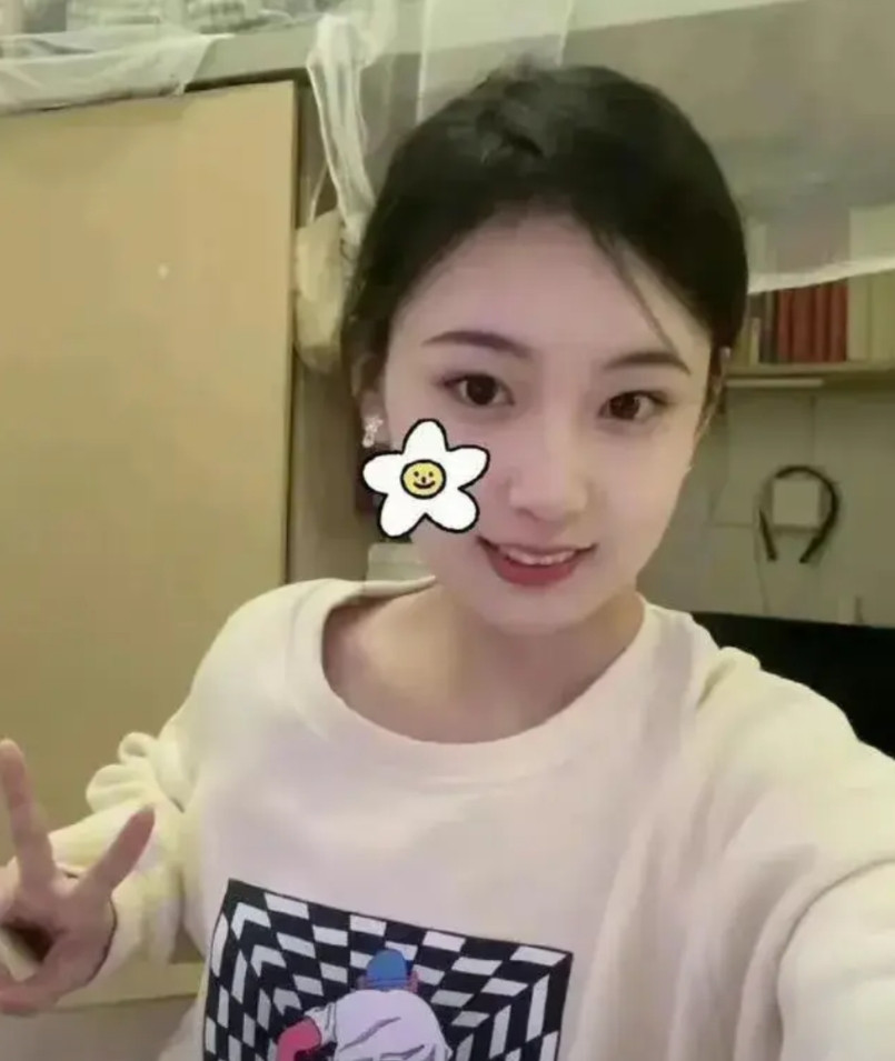 最有性幻想狂想症的三大女生。1川大张薇，在广州地铁诬告农民工偷拍，证明错误后还