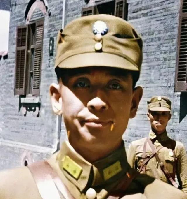 1949年12月,国民党兵团司令官孙元良大摆宴席,邀请师以上将领参加。见应者寥寥