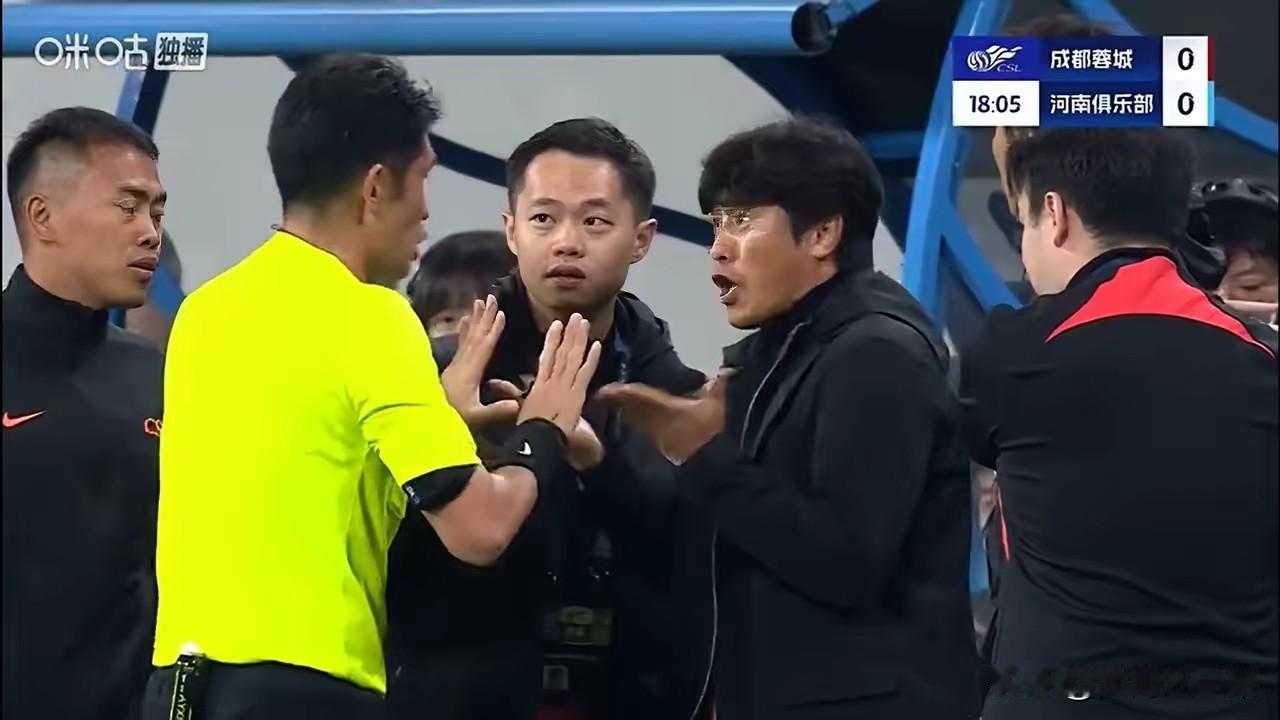 成都蓉城毕其功于一役，本赛季打法华丽崇尚进攻，场面是好看但结果却不尽人意，总感觉