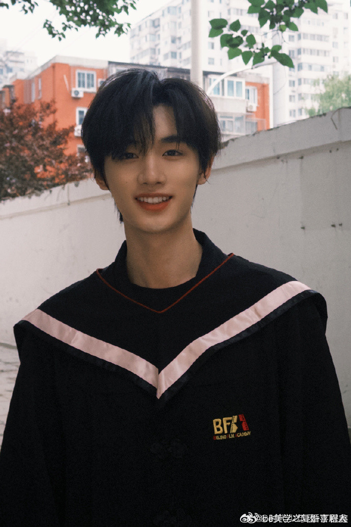 众星祝丁程鑫毕业快乐hi6全员祝丁程鑫毕业快乐众星纷纷送上祝福，丁程鑫从北京电影