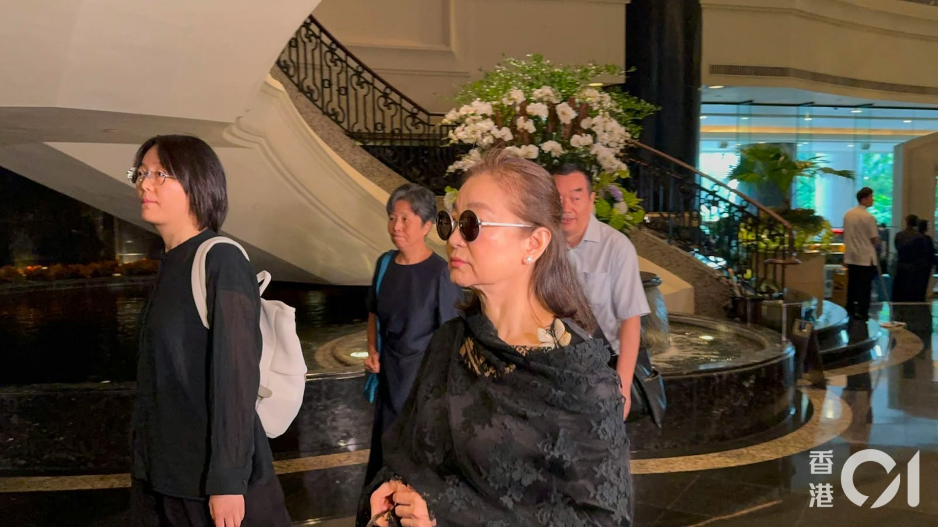 施南生追思会，林青霞、梁朝伟刘嘉玲、张艾嘉等，一众亲朋及圈中好友到场致意。