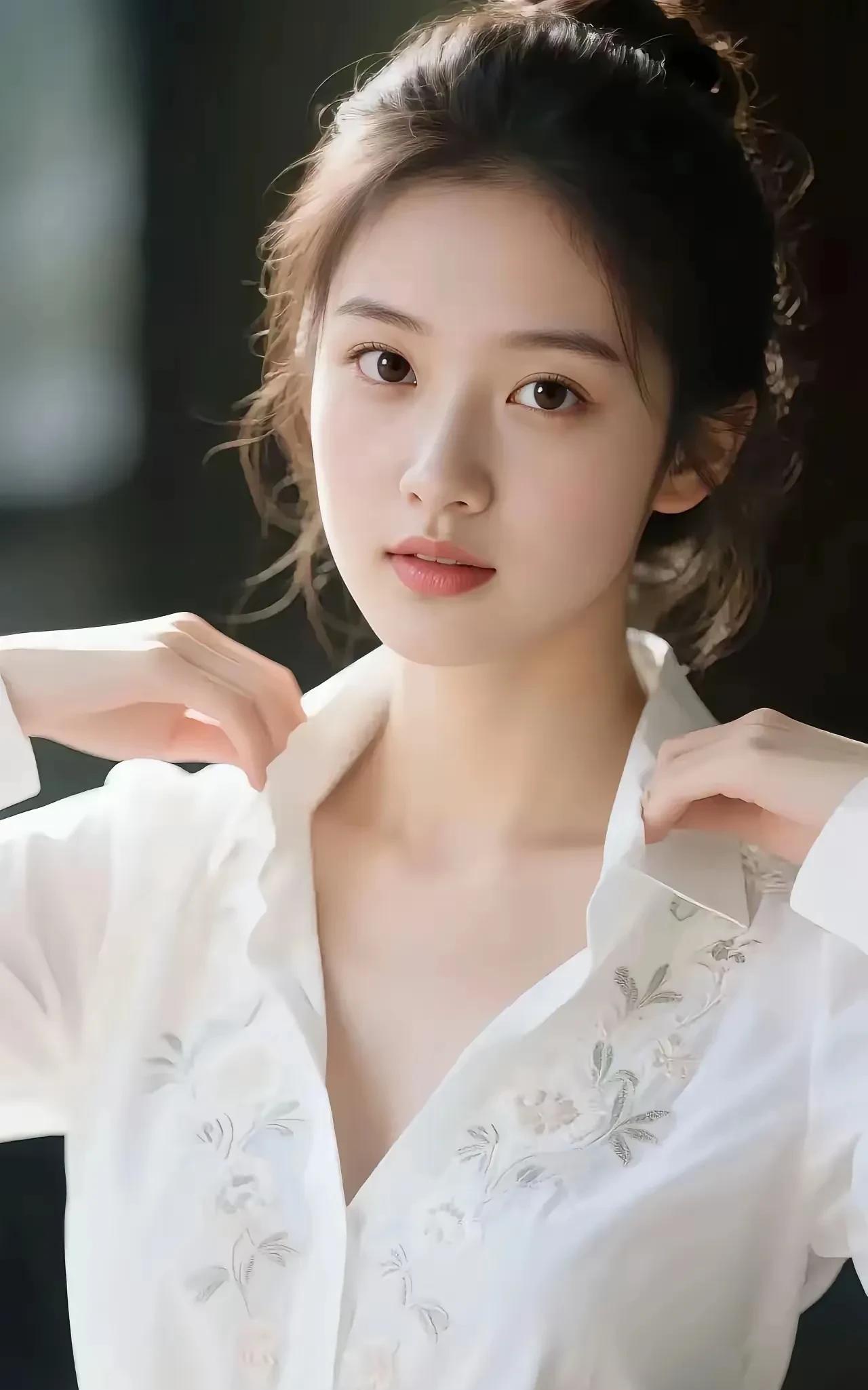 虽然我是一枚老头子，但还是喜欢看美女照片，不是望梅止渴，而是赏心悦目。一切美好