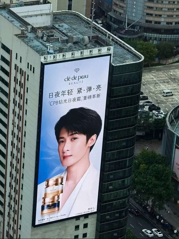 檀健次CPB大地广铺上这颜值非常适合铺大地广品牌霸霸很爱！还有15楼上的地广！