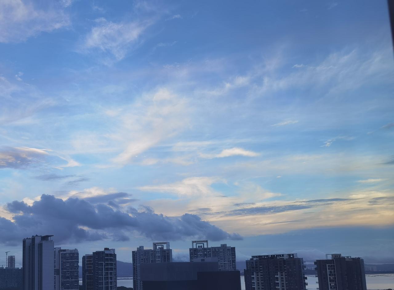 湘雅医院跳江女孩是从深圳考出去的。现在网上都在骂那个导师。我想说的是，这个