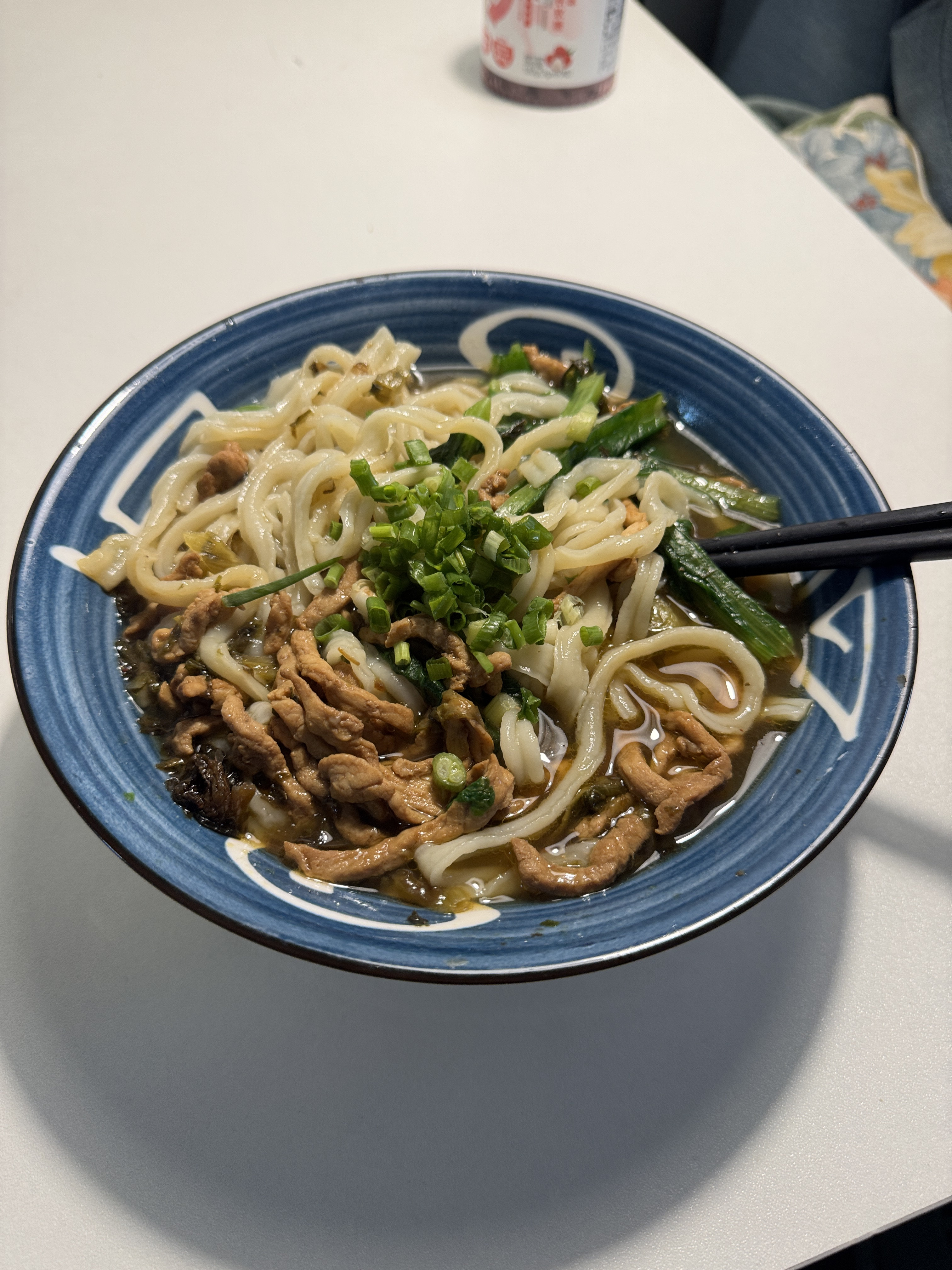 带着5分钟搞定的酸菜肉丝面又来了
