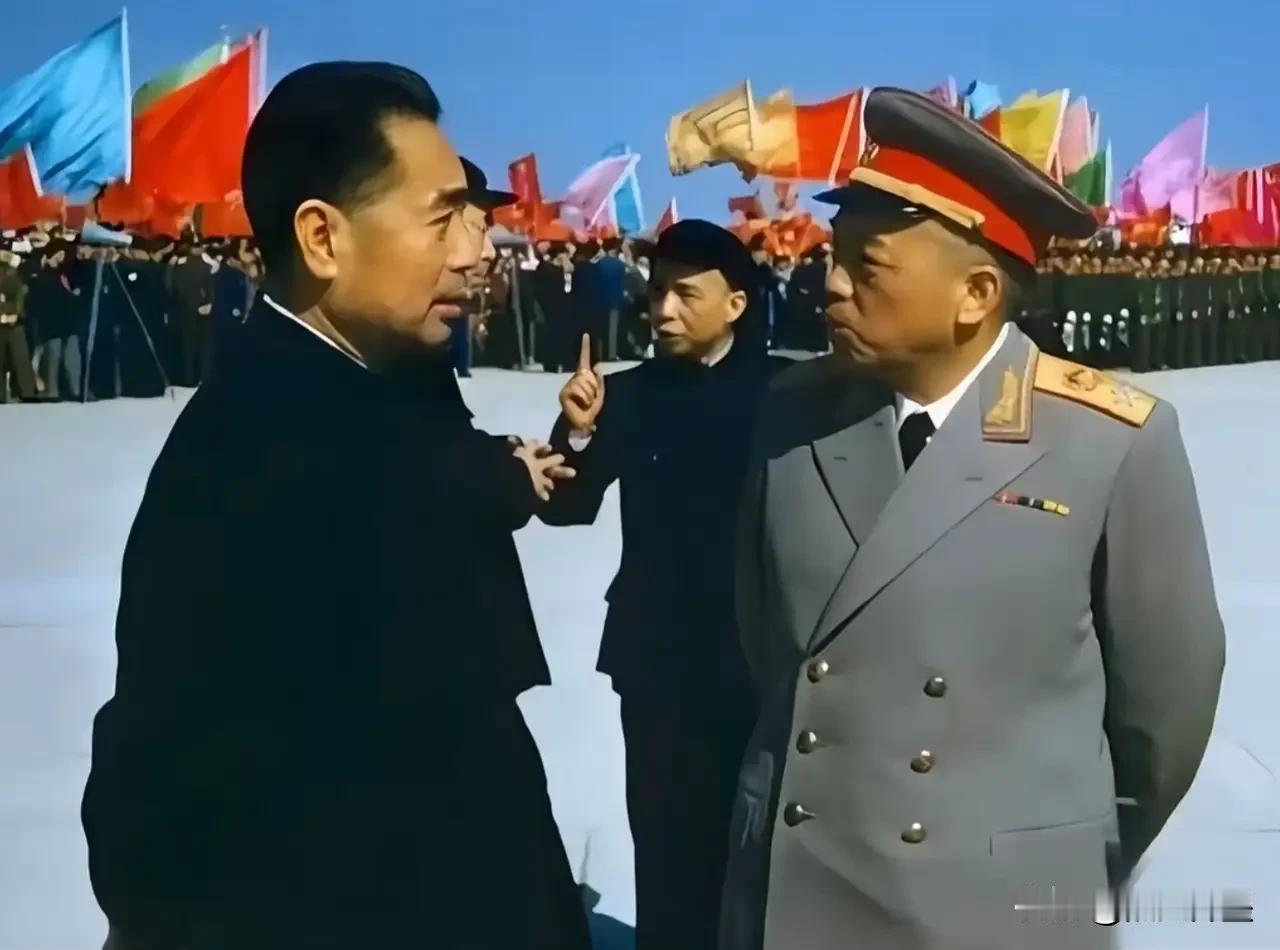 那个年代的彩照都是珍贵的历史影像资料：更何况是德国记者拍摄的问题来了，后面中间