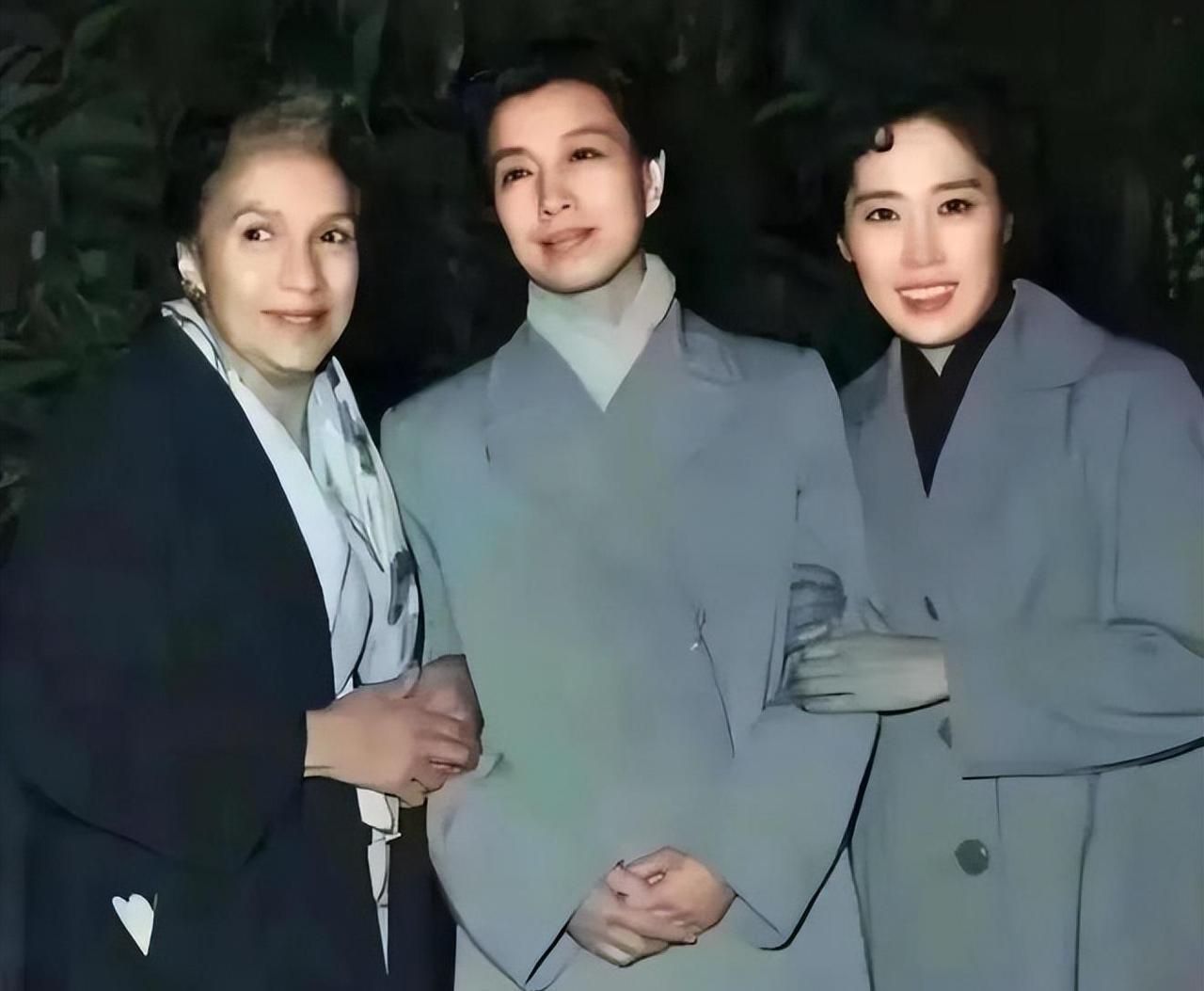 汪曾祺曾赞誉旗手在选角上的独到眼光，而事实也确实证明了这一点。1964年，旗手亲