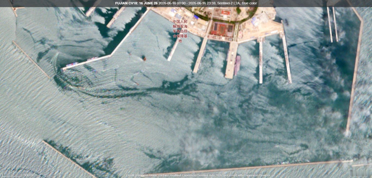 福建舰下水四周年外网卫星图片显示：福建舰出门近两周后已经返回青岛。（6月16日图