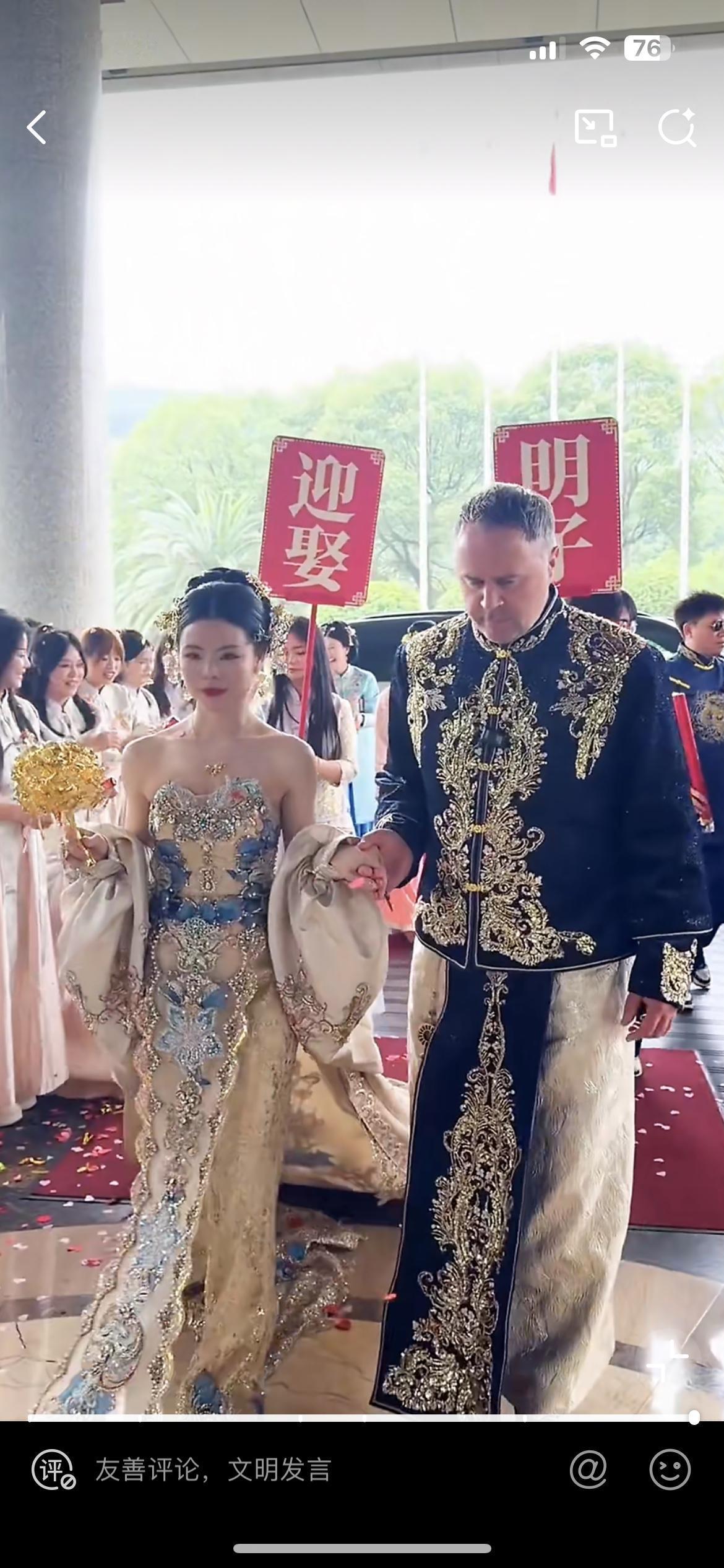 小仙女嫁给一个比自己父亲还大的英国老头，这婚礼的排场不小啊。英国老头婚礼全程挺配