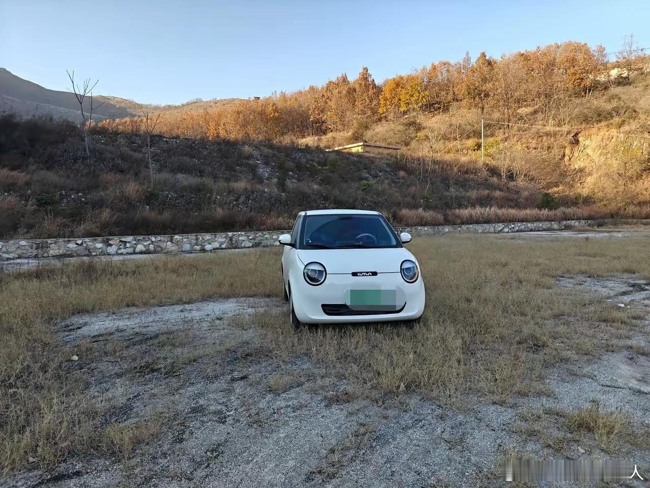 我是真搞不懂，有些人买车非得买全险，一年光保险钱就四五千。哪像我，只买个交强险照