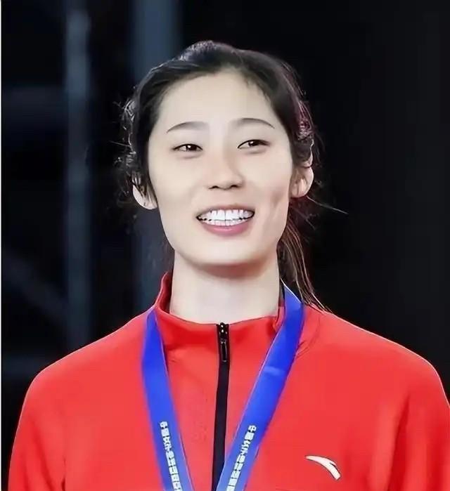 网友爆料东京奥运中国女排惨败之谜！（如下）2021年李全强干涉郎平执教中国女